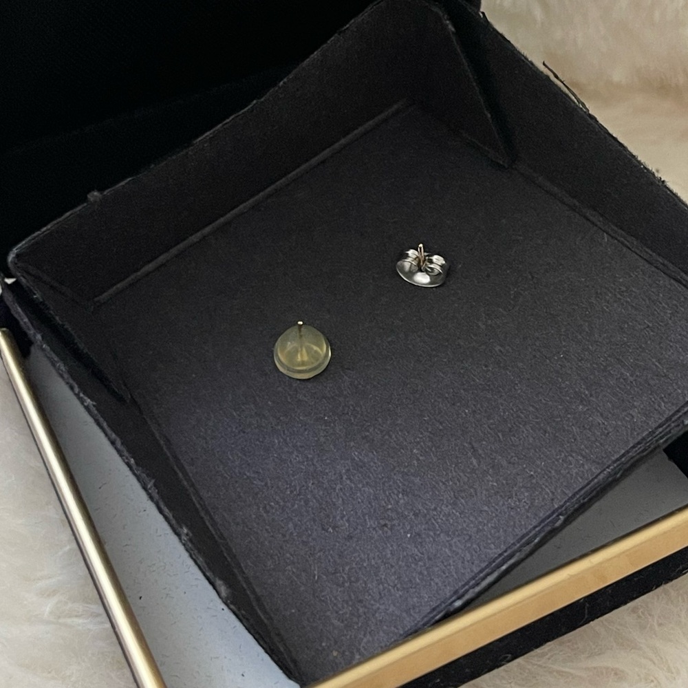 14KT Gold Stud Earrings - Picture 2 of 4